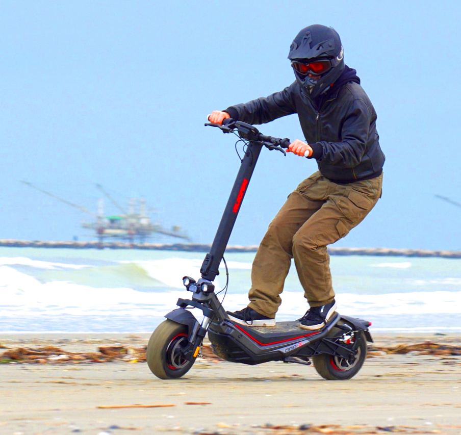 El YX One concept es un patinete eléctrico todoterreno con tres