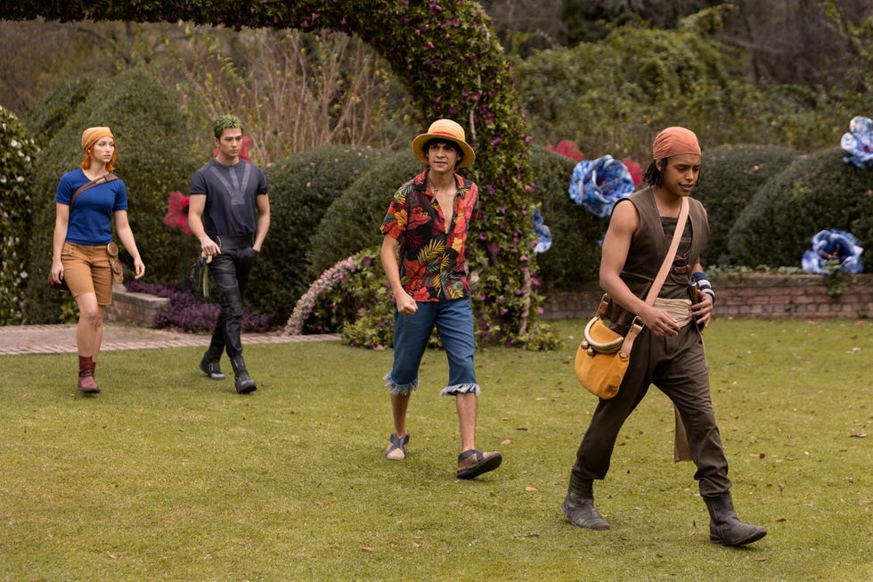 one piece l to r emily rudd as nami, mackenyu arata as roronoa zoro, iñaki godoy as monkey d luffy, jacob romero gibson as usopp in season 1 of one piece cr casey craffordnetflix © 2023