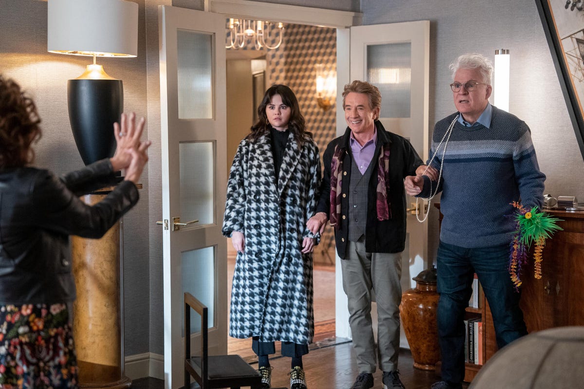 only murders in the building “the white room” episode 304 charles’s stage fright reaches unimaginable heights, involving a break from reality and multiple baby dolls mabel is confronted by a mysterious individual from her past with a pivotal proposal mabel selena gomez, oliver martin short and charles steve martin, shown photo by patrick harbronhulu