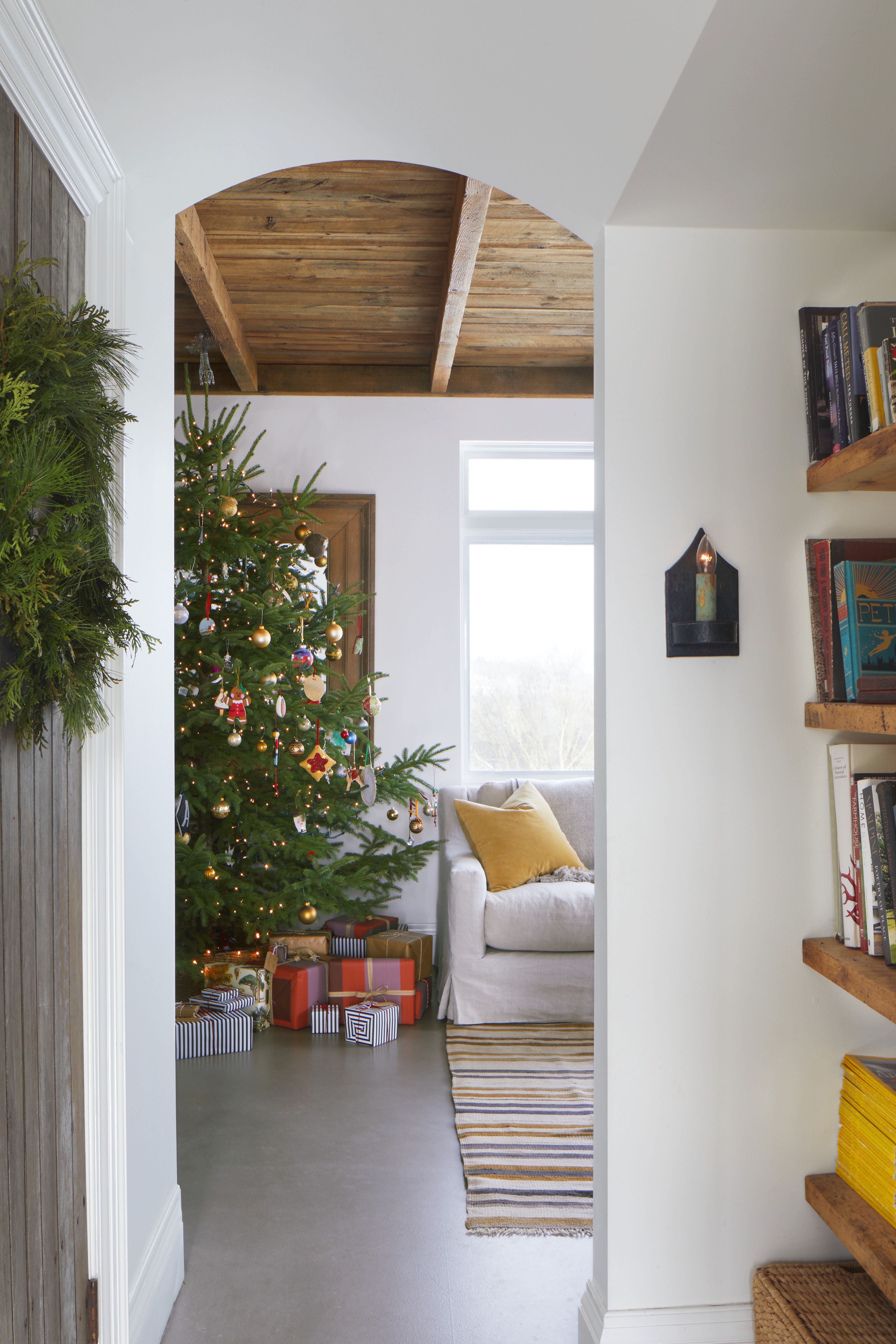 This Ontario Farmhouse Is Like Living In A Christmas Snow Globe   Ontario Farmhouse Christmas Tour Tree 1671730097 