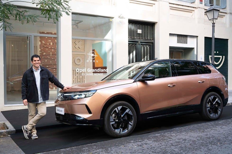 el artista jaime monge es el embajador del nuevo suv opel grandland