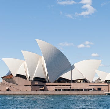 vista lateral del perfil icónico de la opera de sidney