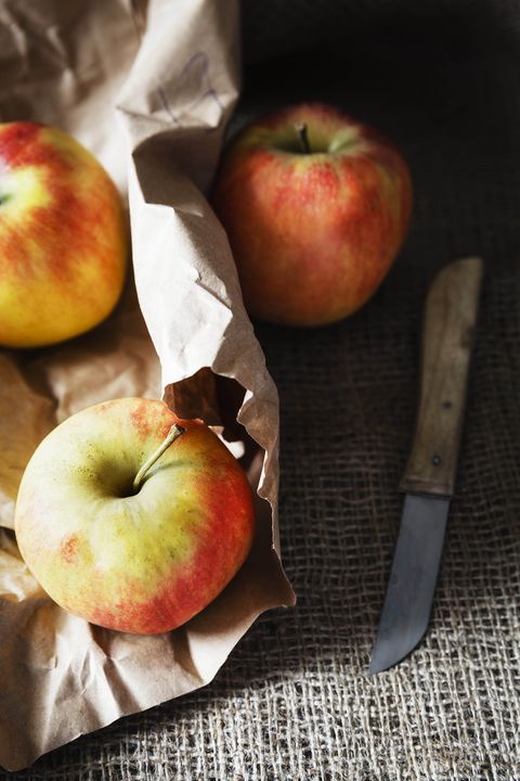 Food, Apple, Fruit, Plant, Still life photography, Produce, Natural foods, Superfood, Rose family, Vegetarian food, 