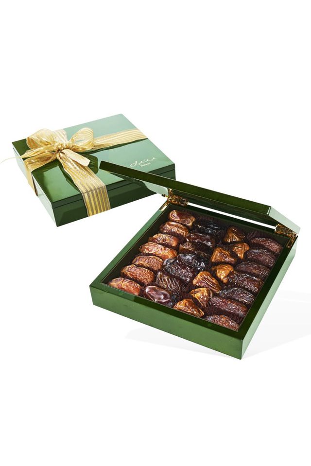 Confectionery, Praline, Food, Chocolate, Cuisine, Chocolate truffle, Toffee, Mendiant, Box, Rectangle, 