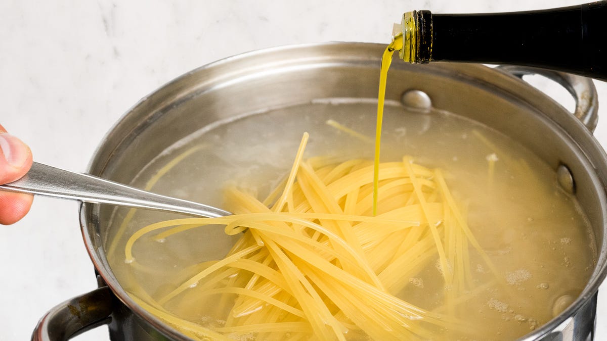 Video player poster image preview for Does Adding Oil To Pasta Water Really Do Anything?