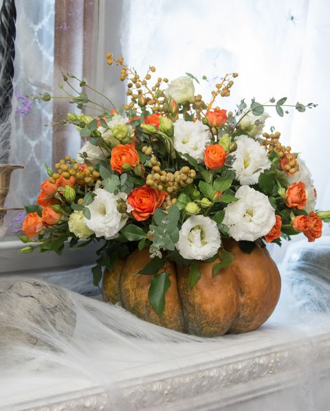 11 Best Halloween Flowers - Halloween Floral Arrangement Ideas