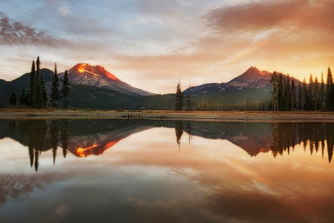 Reflection, Sky, Nature, Natural landscape, Lake, Mountain, Wilderness, Atmospheric phenomenon, Morning, Cloud, 