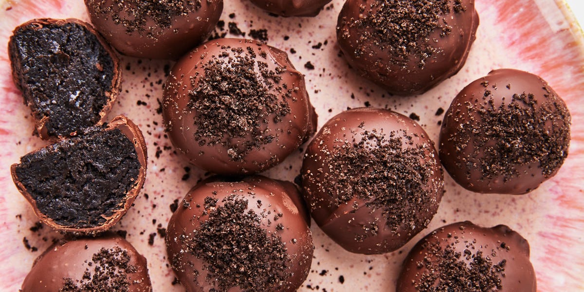 preview for Betcha Can't Eat Just One Of These Oreo Cookie Balls