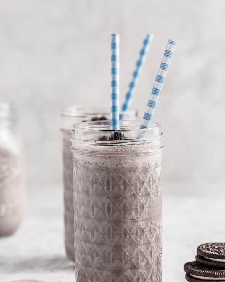 oreo milkshake in glass with blue straw
