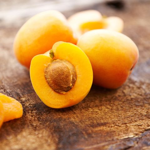 Organic fresh and dried apricots
