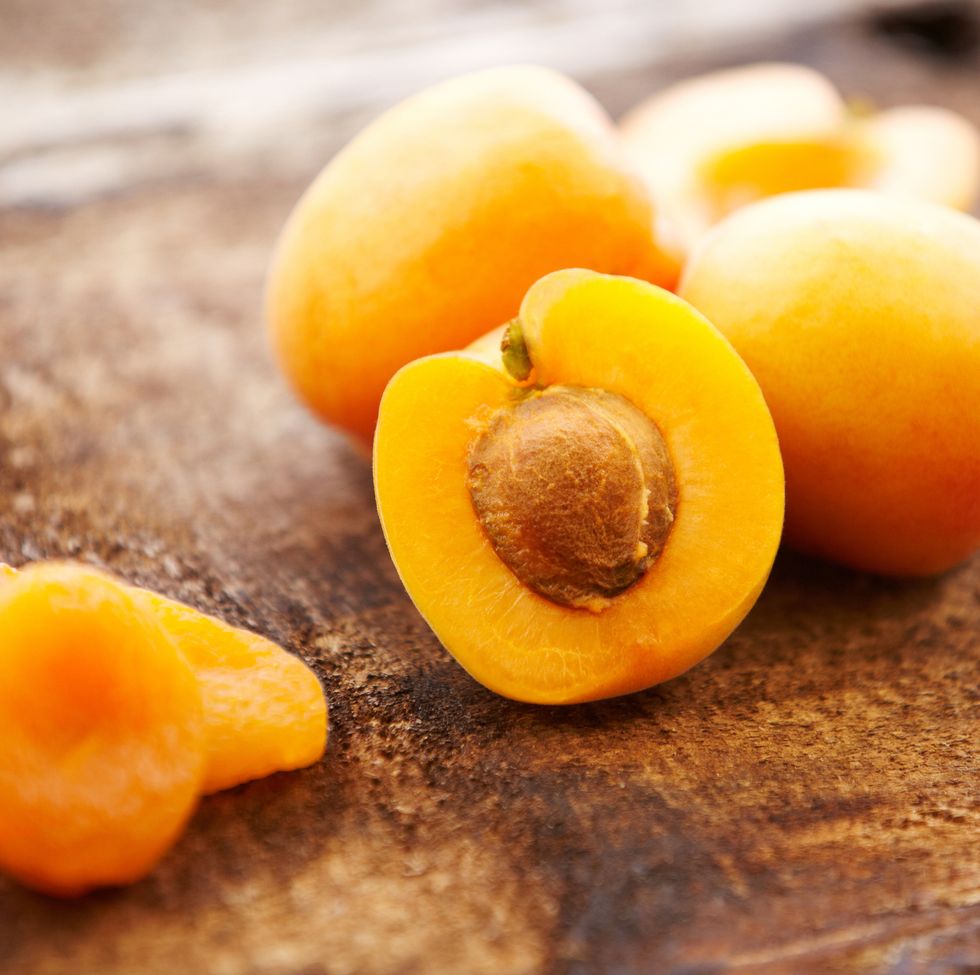 organic fresh and dried apricots