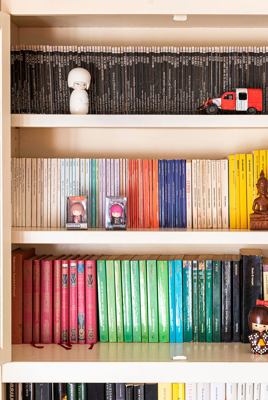 organizational-tips-color-code-bookshelf organizational tips color code bookshelf