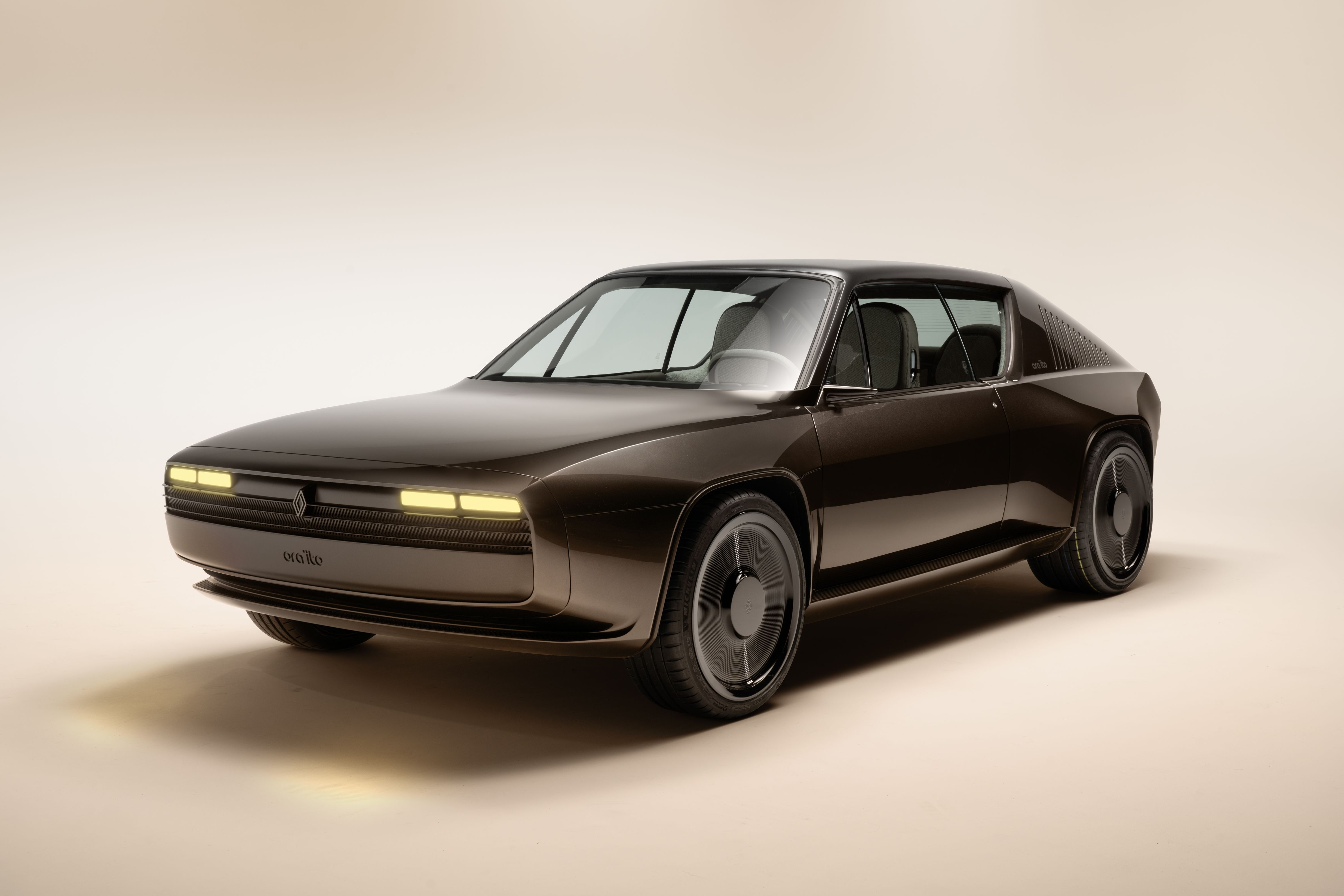 The Renault R17 Electric Restomod Is a Spectacular EV Revival