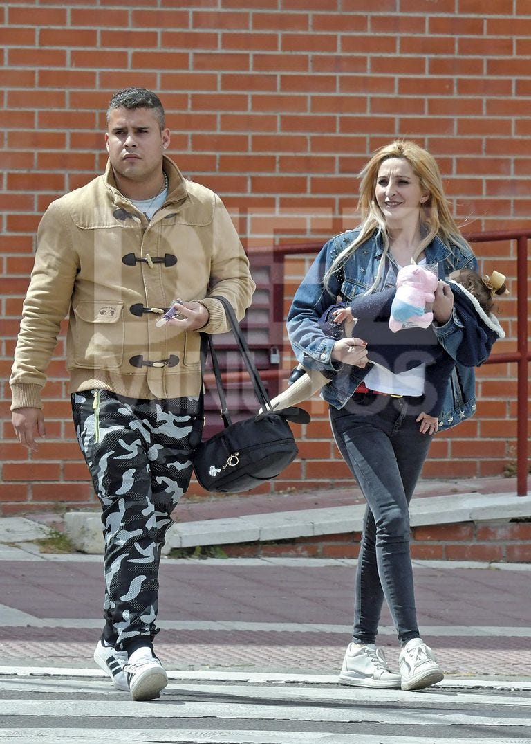 Street fashion, Fashion, Snapshot, Tights, Blond, Footwear, Street, Leggings, Infrastructure, Walking, 