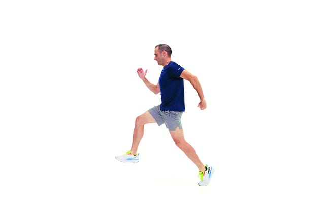 *** local caption *** ntrenador del mes / fundador de coentrena / entrenamiento / rutina para corredores / excéntricos y glúteos / zancadas estáticas con minisalto del pie adelantadorunner's world 237 01/01/2025 p70