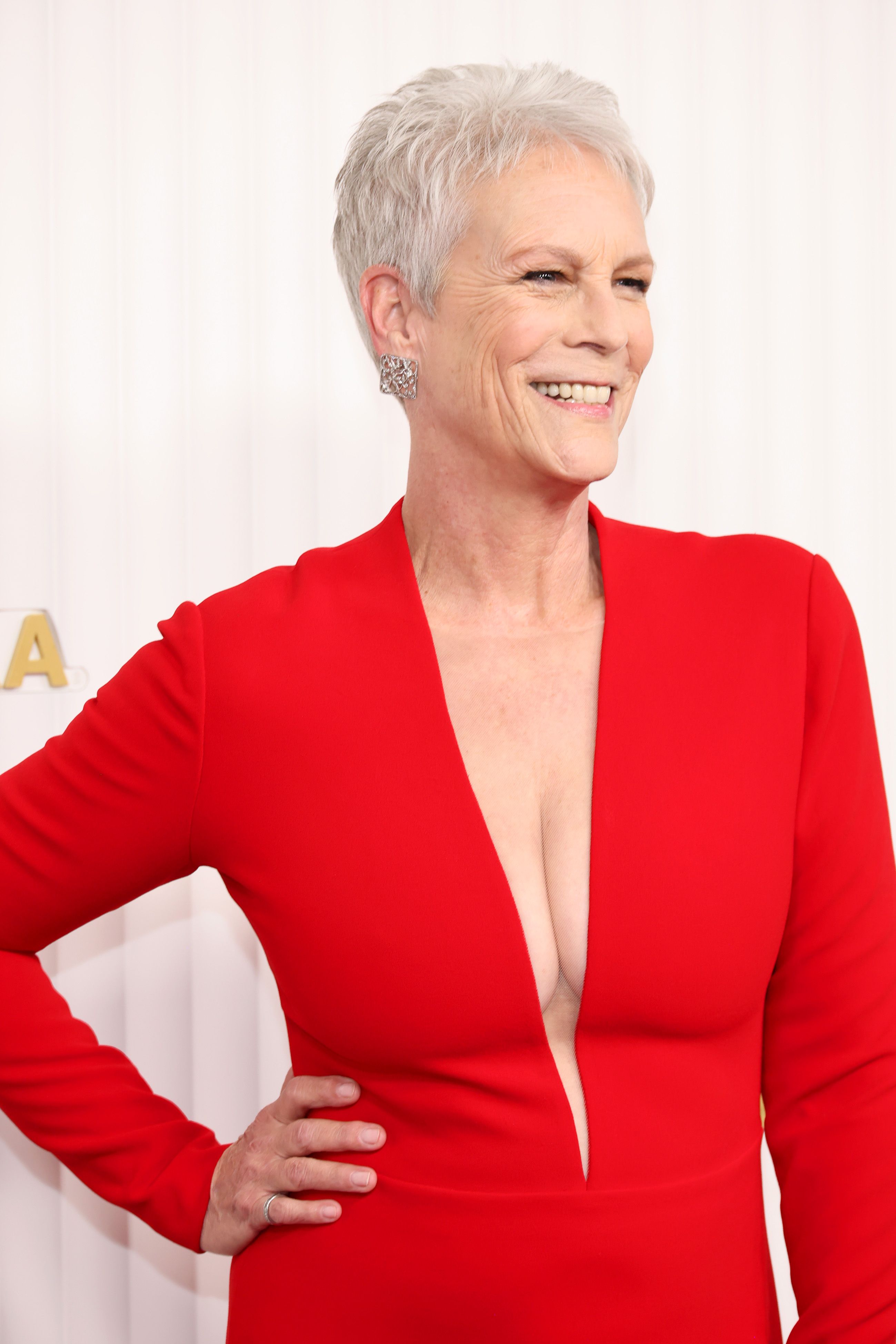 Everything Everywhere All at Once' Star Jamie Lee Curtis Wows in a Plunging  Red Dress