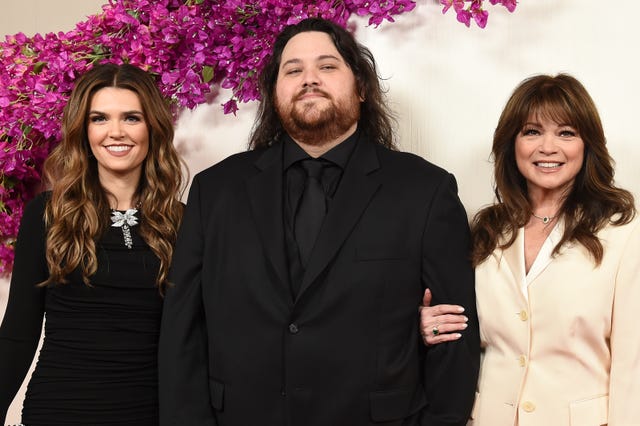 oscars 2024 valerie bertinelli son wolfgang van halen red carpet