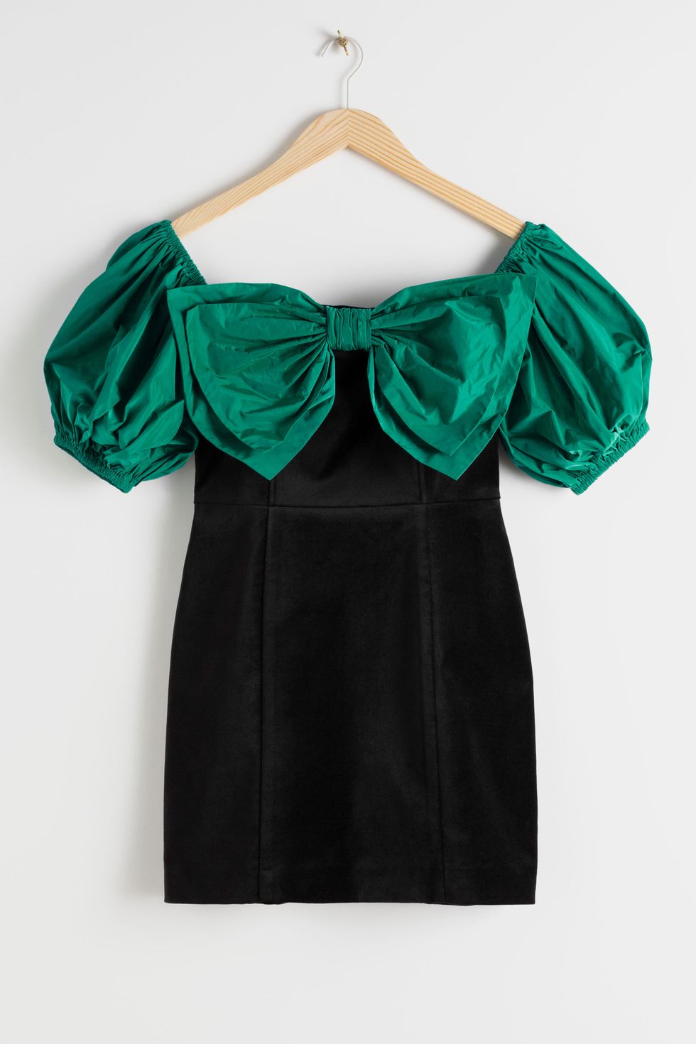 Clothing, Green, Black, Dress, Turquoise, Cocktail dress, Teal, Sleeve, Shoulder, Outerwear, 