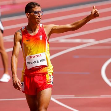 yassine ouyassine ouhdadi se convirtió en uno de los reyes del mediofondo paralímpico español al conquistar la medalla de oro de los 5000 metros, clase t13 de discapacitados visuales leves, en los juegos paralímpicos de tokio, en una carrera marcada por el intenso calor