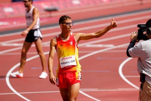 yassine ouyassine ouhdadi se convirtió en uno de los reyes del mediofondo paralímpico español al conquistar la medalla de oro de los 5000 metros, clase t13 de discapacitados visuales leves, en los juegos paralímpicos de tokio, en una carrera marcada por el intenso calor