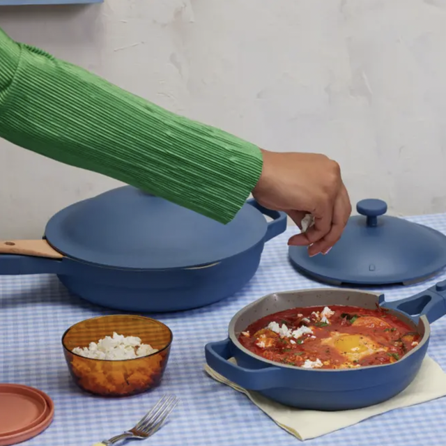 Cook the holiday meals in some cast iron skillets from $12 (Up to 35% off)  + pizza pans, more