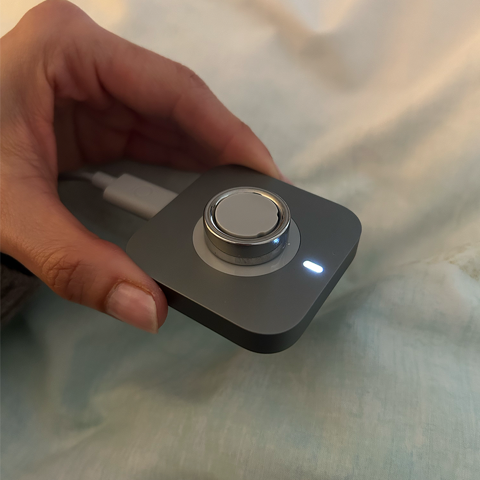 oura ring 4 charging port