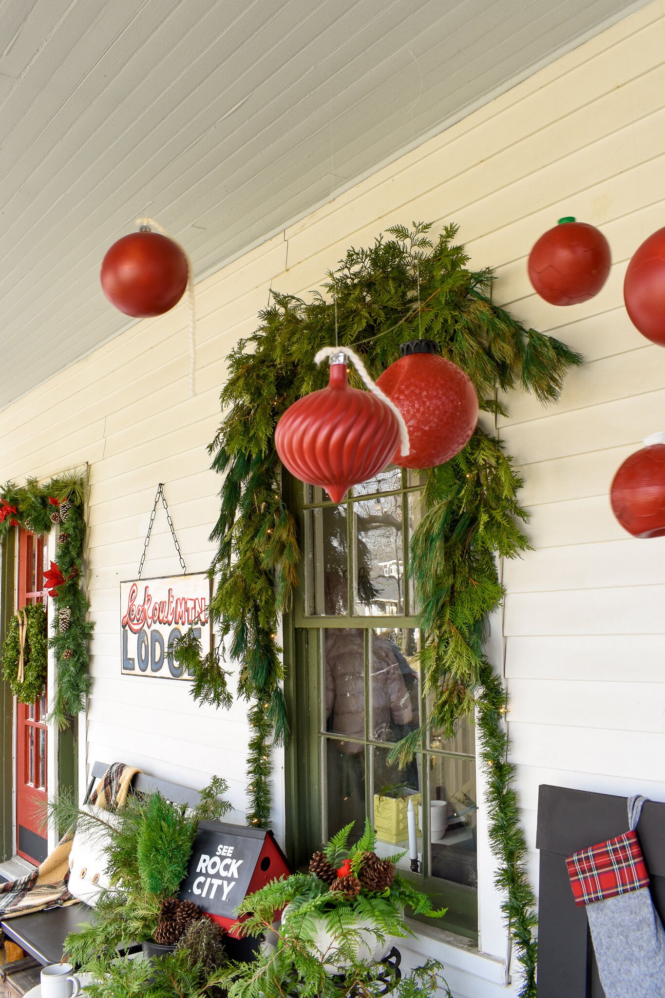 How to Decorate Outdoors for Christmas on a Budget