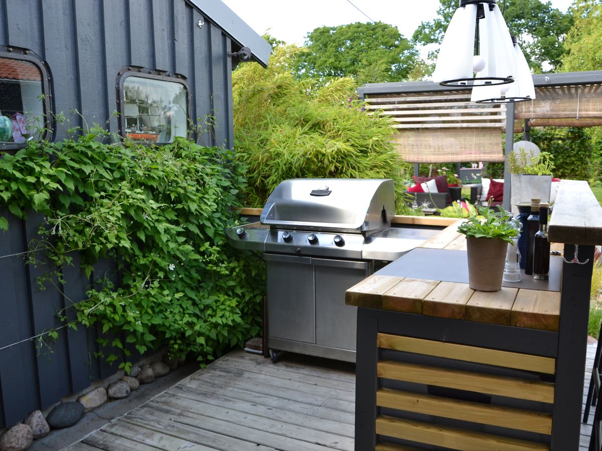 Outdoor Bars: Design, Gadgets and Party Tips