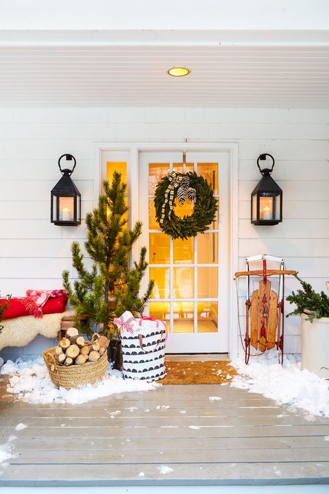 Christmas decoration, Home, Orange, Room, Christmas tree, House, Tree, Interior design, Door, Branch, 
