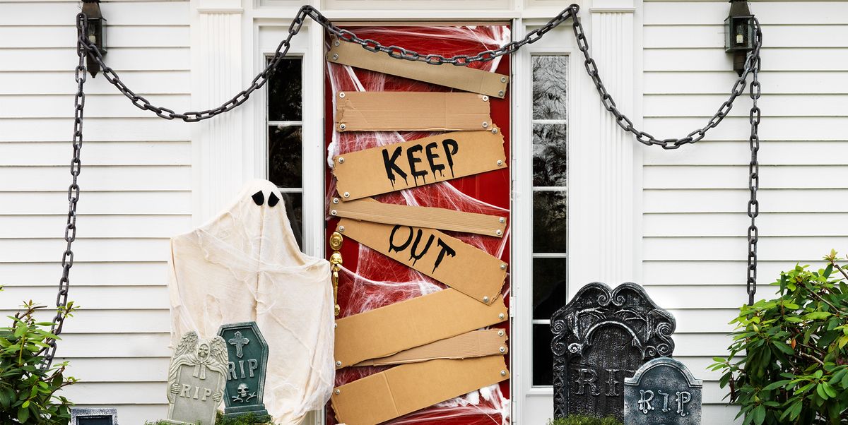 lista síndrome Mujer 73 Easy Outdoor Halloween Decorations to Buy or DIY 2022
