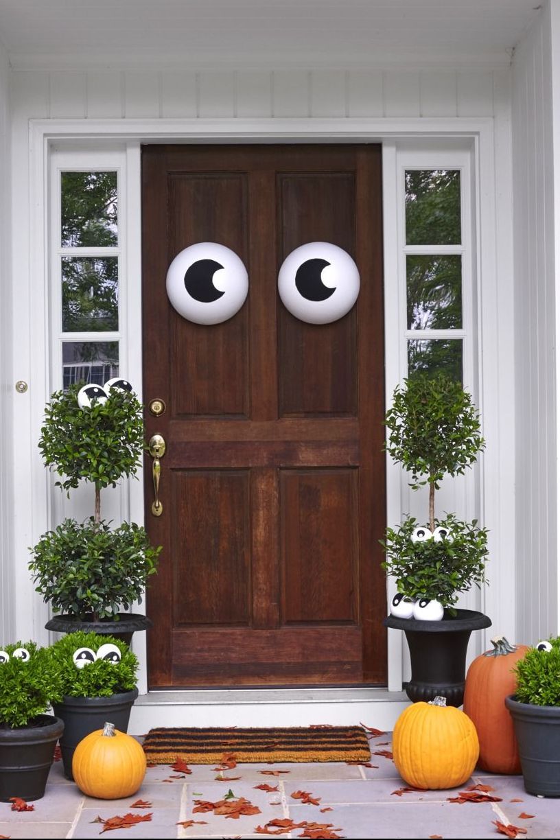 DIY Giant Googly Eyes  Halloween diy, Cheap diy halloween decorations,  Halloween decorations