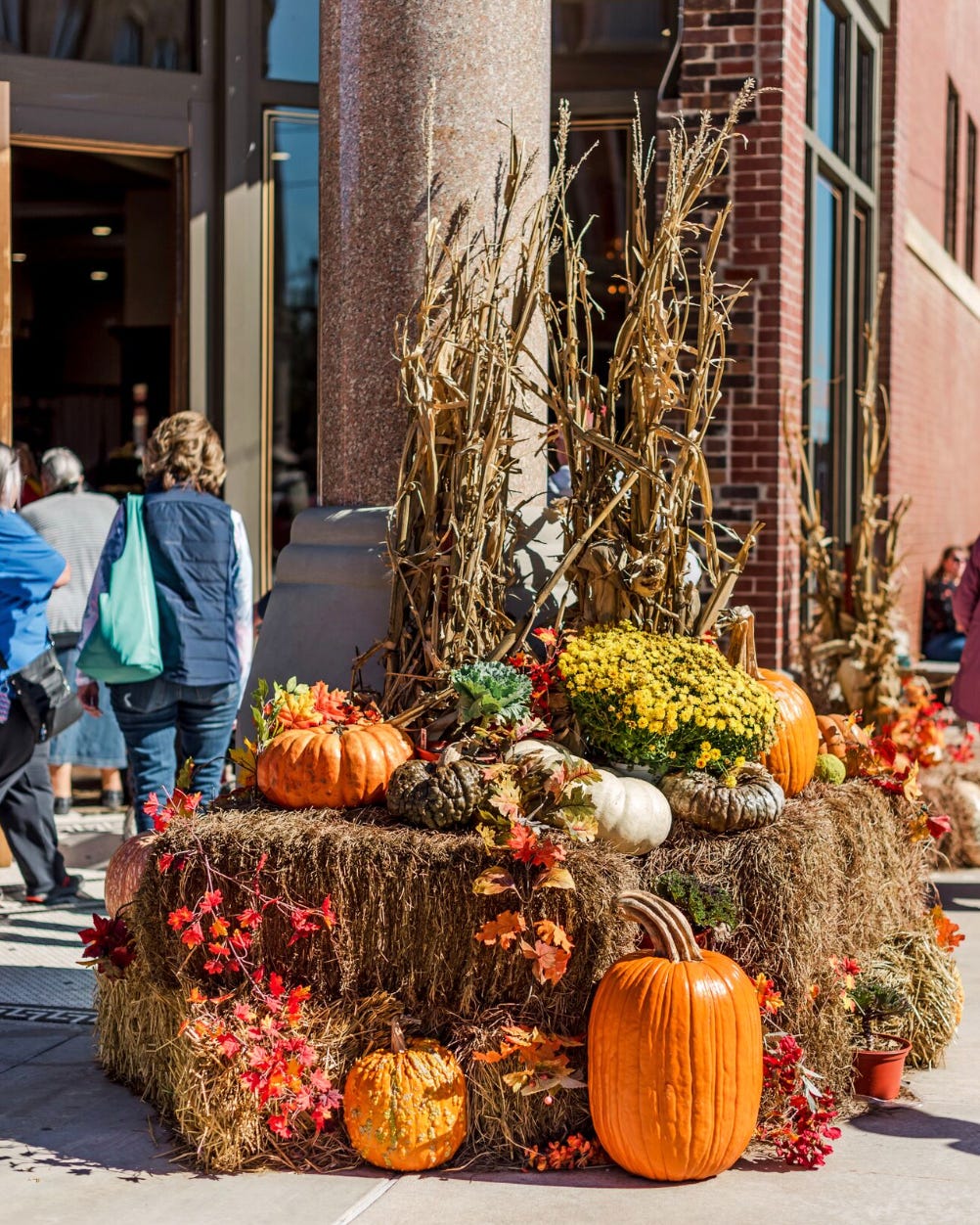 45 Best Outdoor Halloween Decoration Ideas of 2024