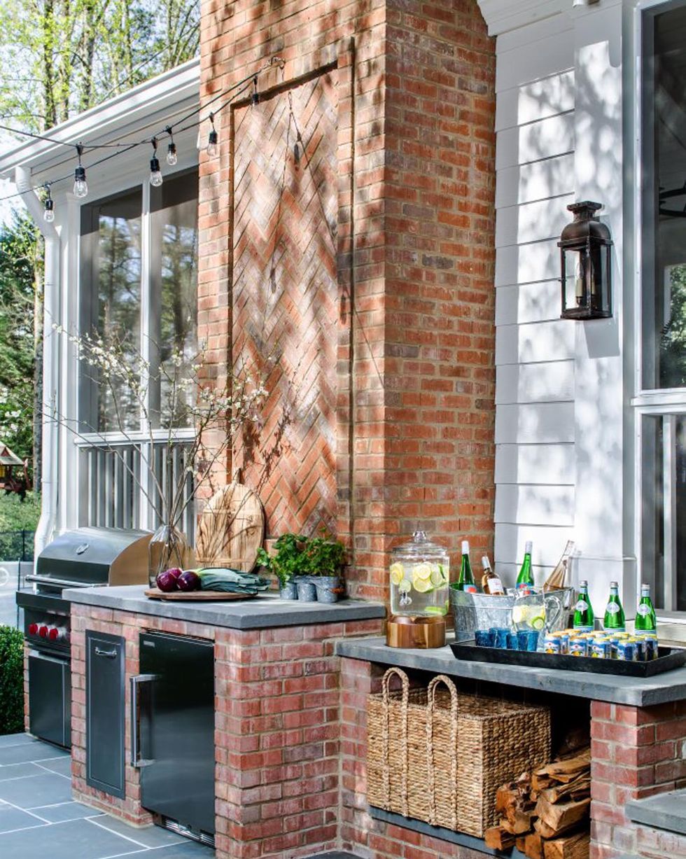 Fun and functional outdoor kitchens