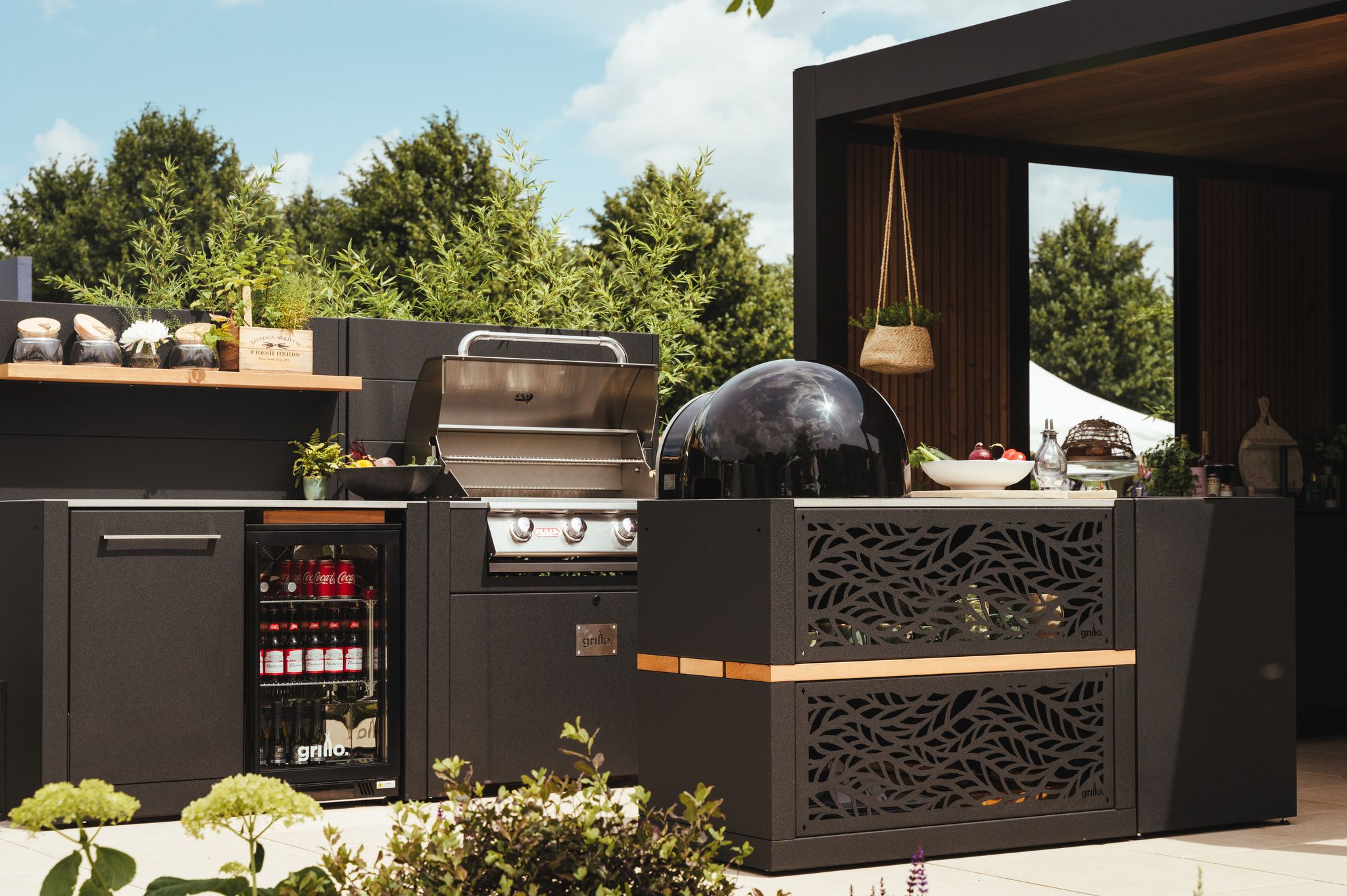 Small Outdoor Kitchen with Roof: How to Turn Your Backyard into an ...