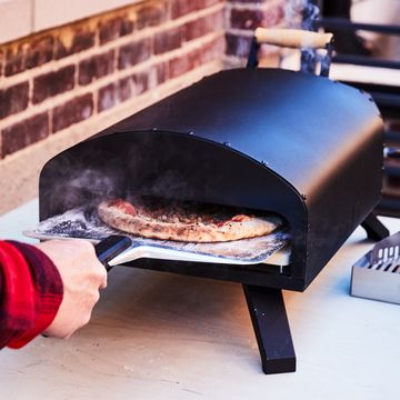 cooking pizza in bertello outdoor pizza oven