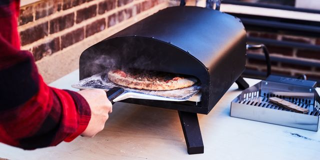 https://hips.hearstapps.com/hmg-prod/images/outdoor-pizza-ovens-1662055831.jpg?crop=0.949xw:0.712xh;0.0337xw,0.120xh&resize=640:*