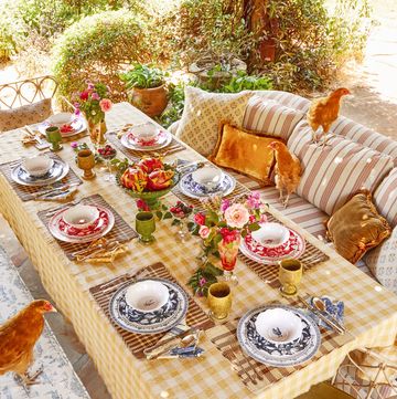 outdoor spring brunch party table