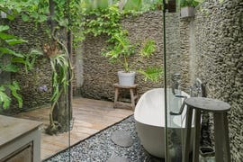 outdoor tub ideas, outdoor tropical bathroom