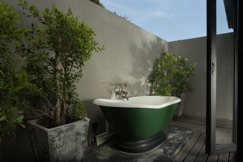 outdoor tub ideas, contemporary outdoor bathroom