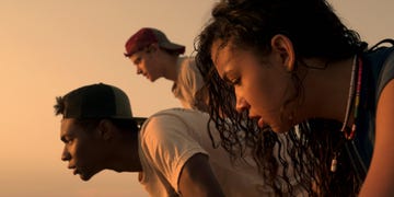 jonathan daviss, rudy pankow, and madison bailey in outer banks