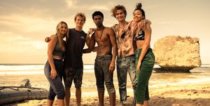 outer banks l to r madelyn cline as sarah cameron, rudy pankow as jj, jonathan daviss as pope, chase stokes as john b and madison bailey as kiara in episode 210 of outer banks cr jackson lee davisnetflix © 2021