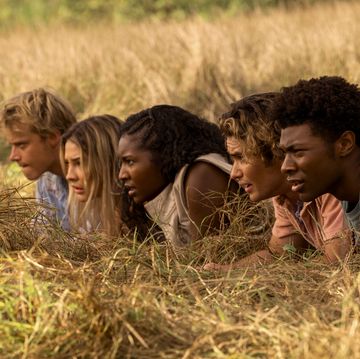 outer banks l to r rudy pankow as jj, madelyn cline as sarah cameron, carlacia grant as cleo, chase stokes as john b, jonathan daviss as pope in episode 301 of outer banks cr jackson lee davisnetflix © 2022