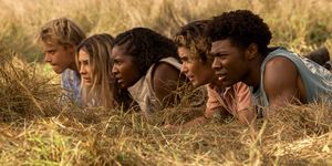 outer banks l to r rudy pankow as jj, madelyn cline as sarah cameron, carlacia grant as cleo, chase stokes as john b, jonathan daviss as pope in episode 301 of outer banks cr jackson lee davisnetflix © 2022
