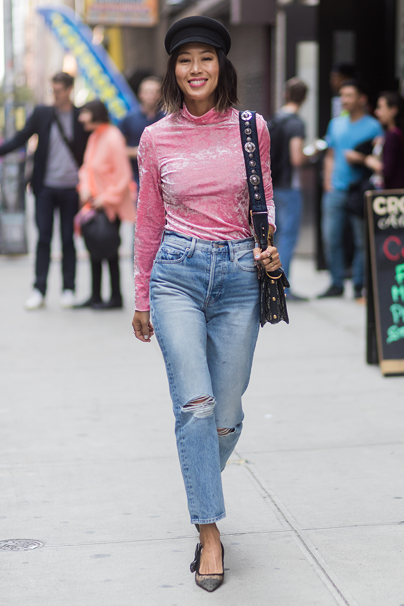 5 Mom Jeans Outfit Ideas For Every Occasion: How to Style Mom Jeans
