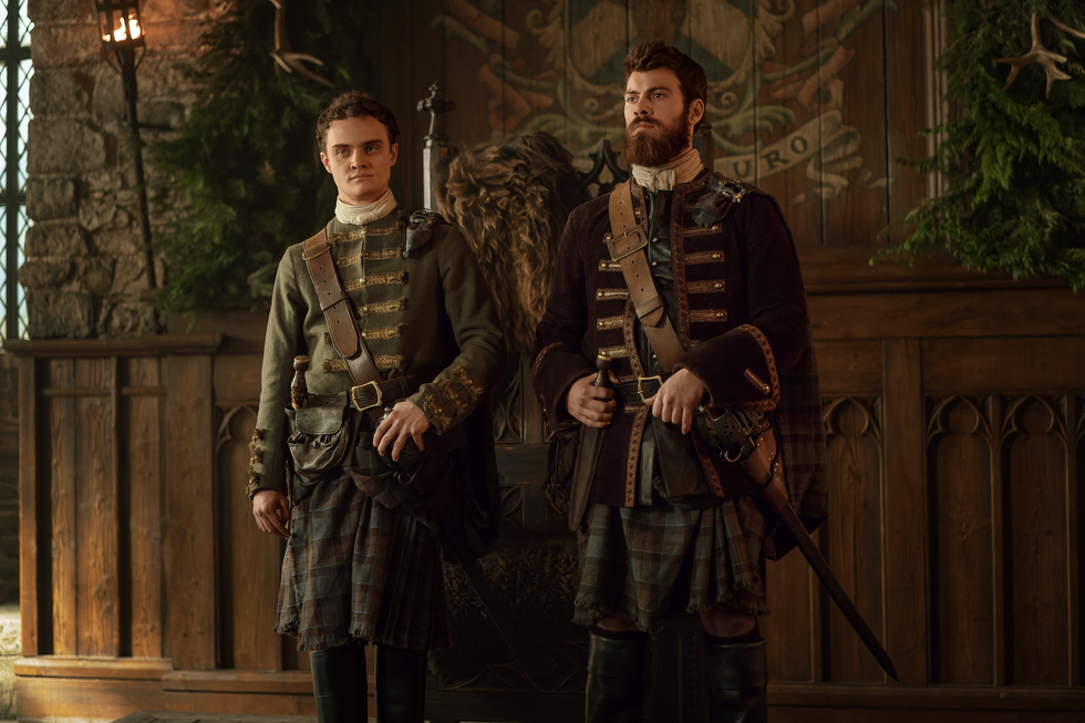 colum en dougal mackenzie in outlander blood of my blood seizoen 1 aflevering 3