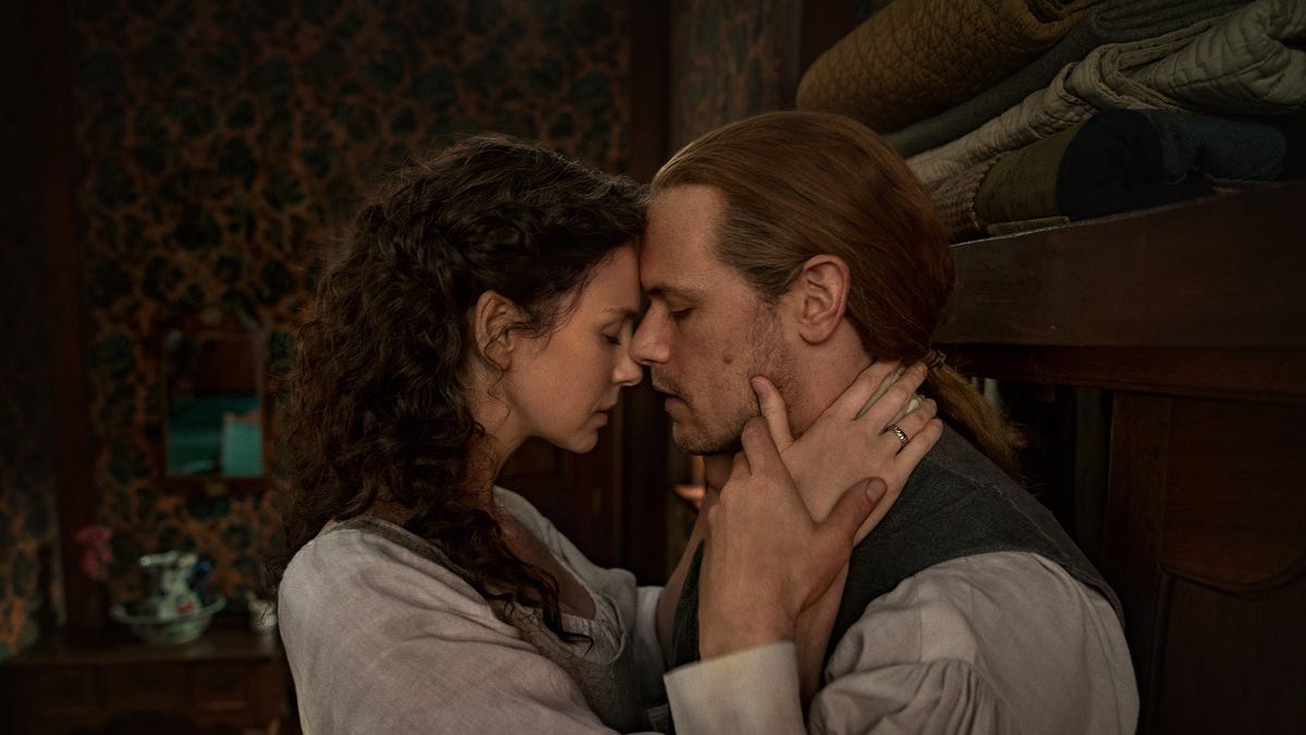 preview for Outlander Season 6 teaser (STARZ)