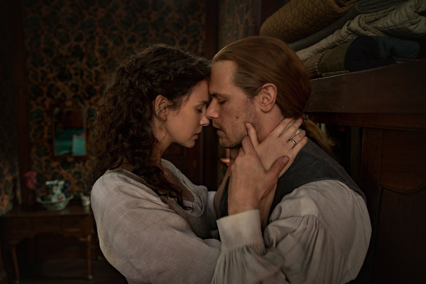 Do the outlander actors get aroused when filming sex scenes