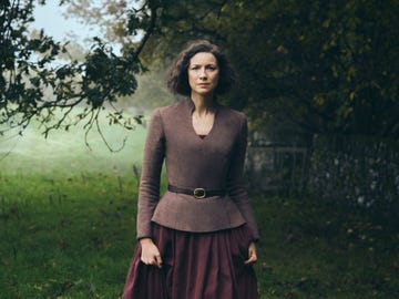 caitriona balfe as claire in a scene from outlander season 7