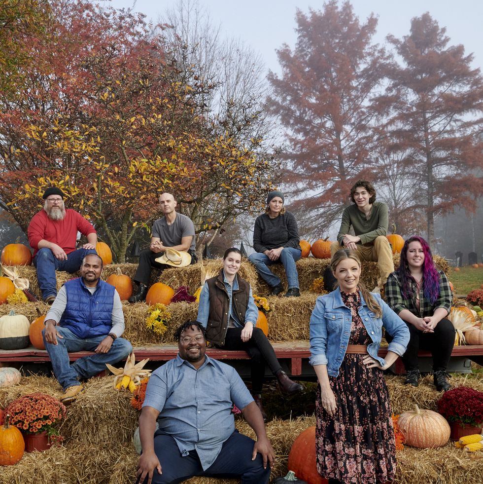 group portrait of contestants daniel miller, james hall, michele vanderpyle hall, and anderson, chaminda weerappulgie, cassie remillard, rebecca degroot and arthur romeo with host damris phillips as seen on outrageous pumpkins season 4