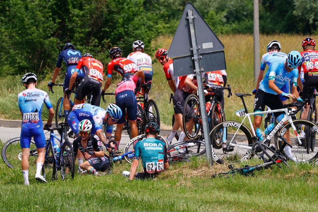 tour of bretagne crash